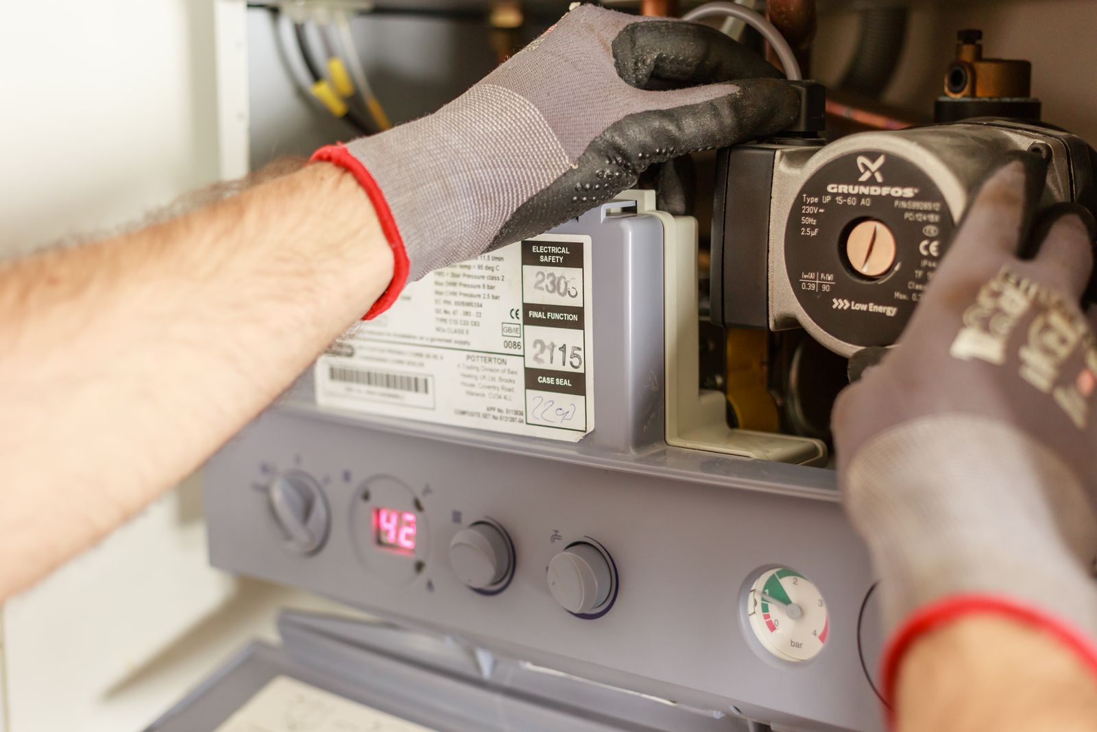 Well water pressure tank service
