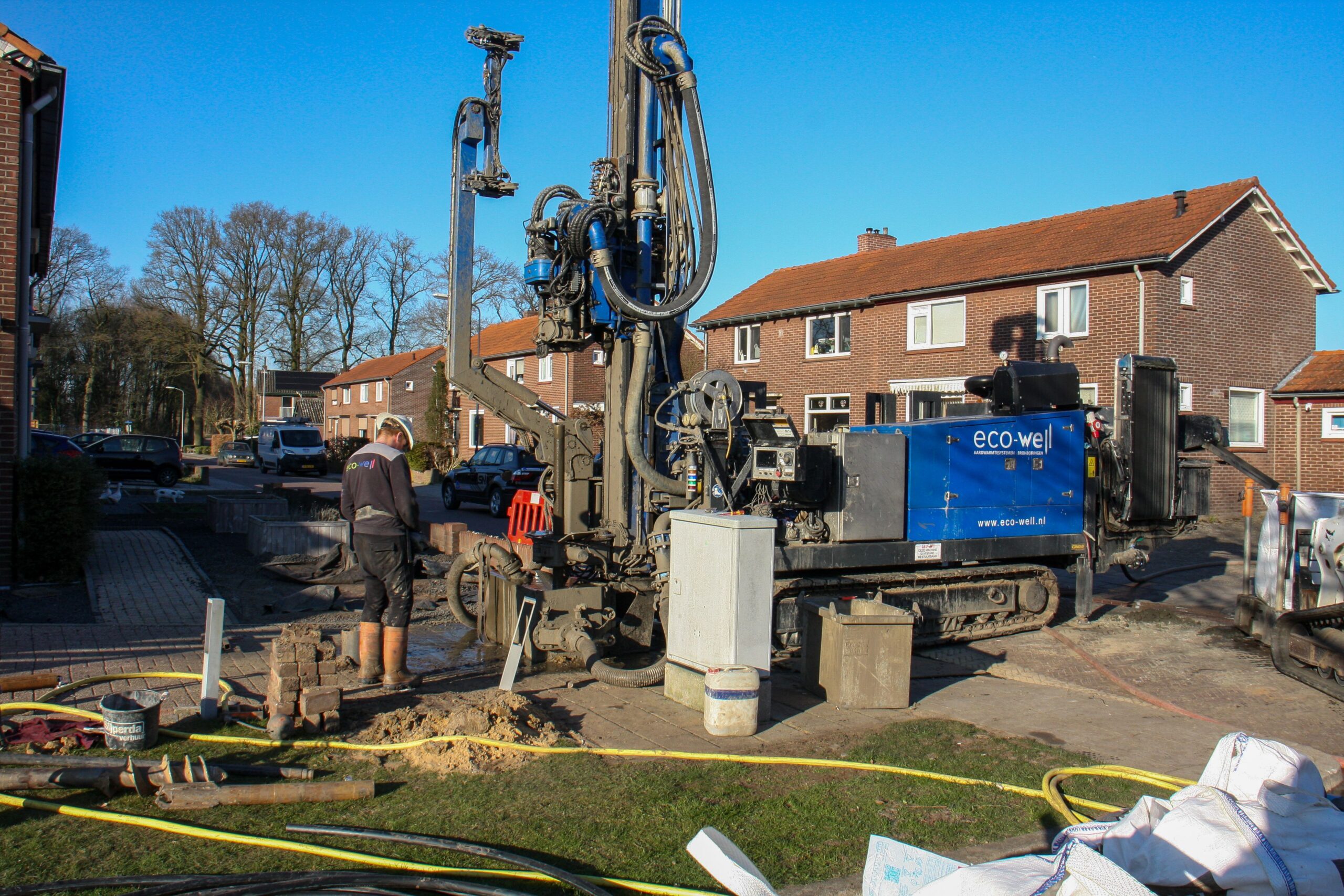 Drilling rig at work near homes, the main cost driver when drilling a new well in South Carolina